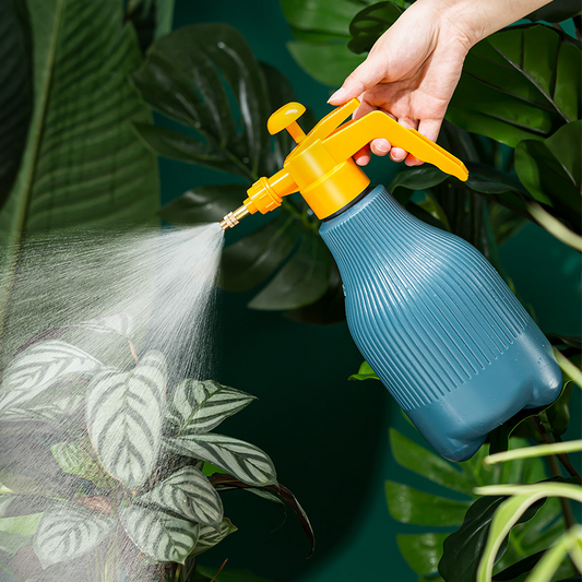 Nordic Spray Bottle with Pressure Pump - for Effective Plant Watering