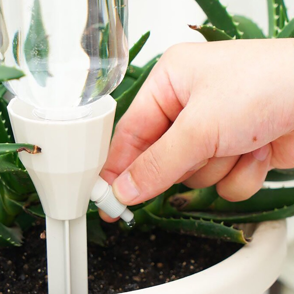 Automatic Plant Waterer with Bottle Connection - Efficient Drip Waterer for Plant Care