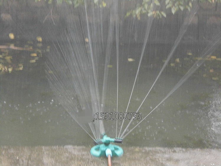Adjustable garden sprinkler - Efficient lawn irrigation with 360° spray function
