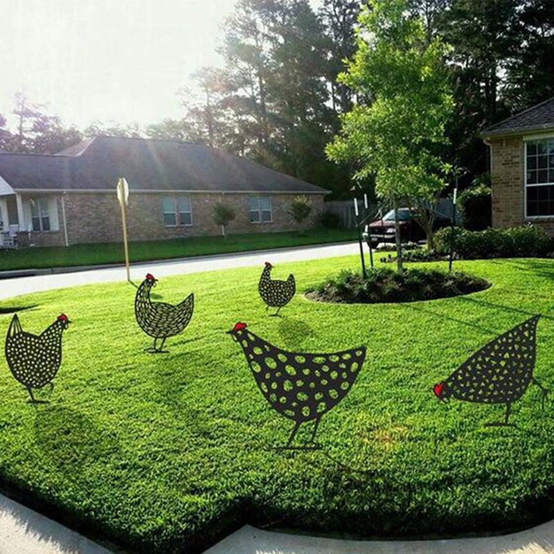 Decorative Metal Chickens - Garden Plug Set for Outdoor Use