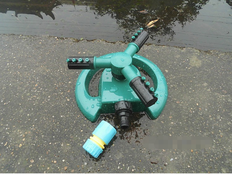 Adjustable garden sprinkler - Efficient lawn irrigation with 360° spray function