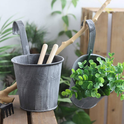 Hanging Metal Plant Pot in Vintage Design - Decorative Flower Pot for Indoor and Outdoor Use