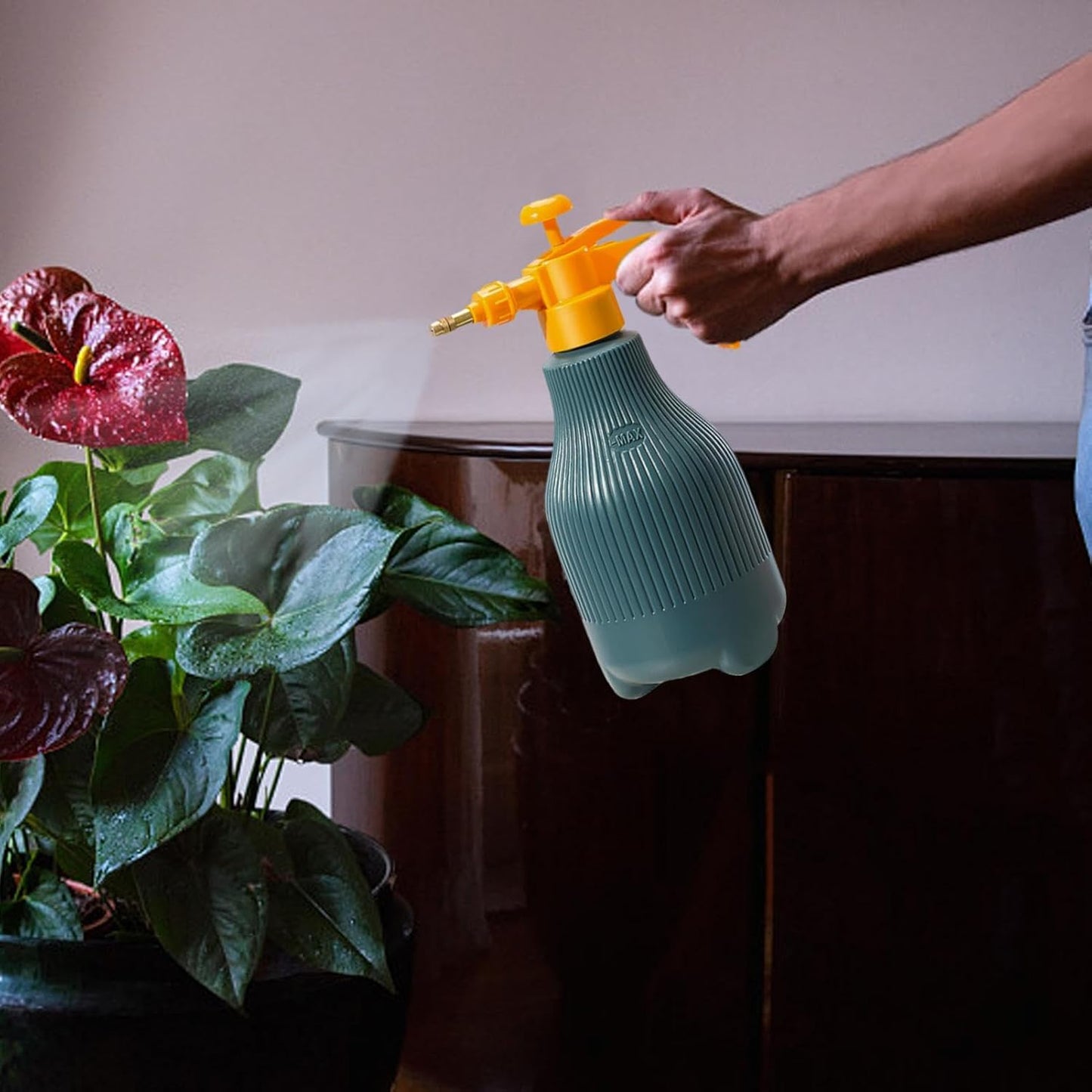 Nordic Spray Bottle with Pressure Pump - for Effective Plant Watering