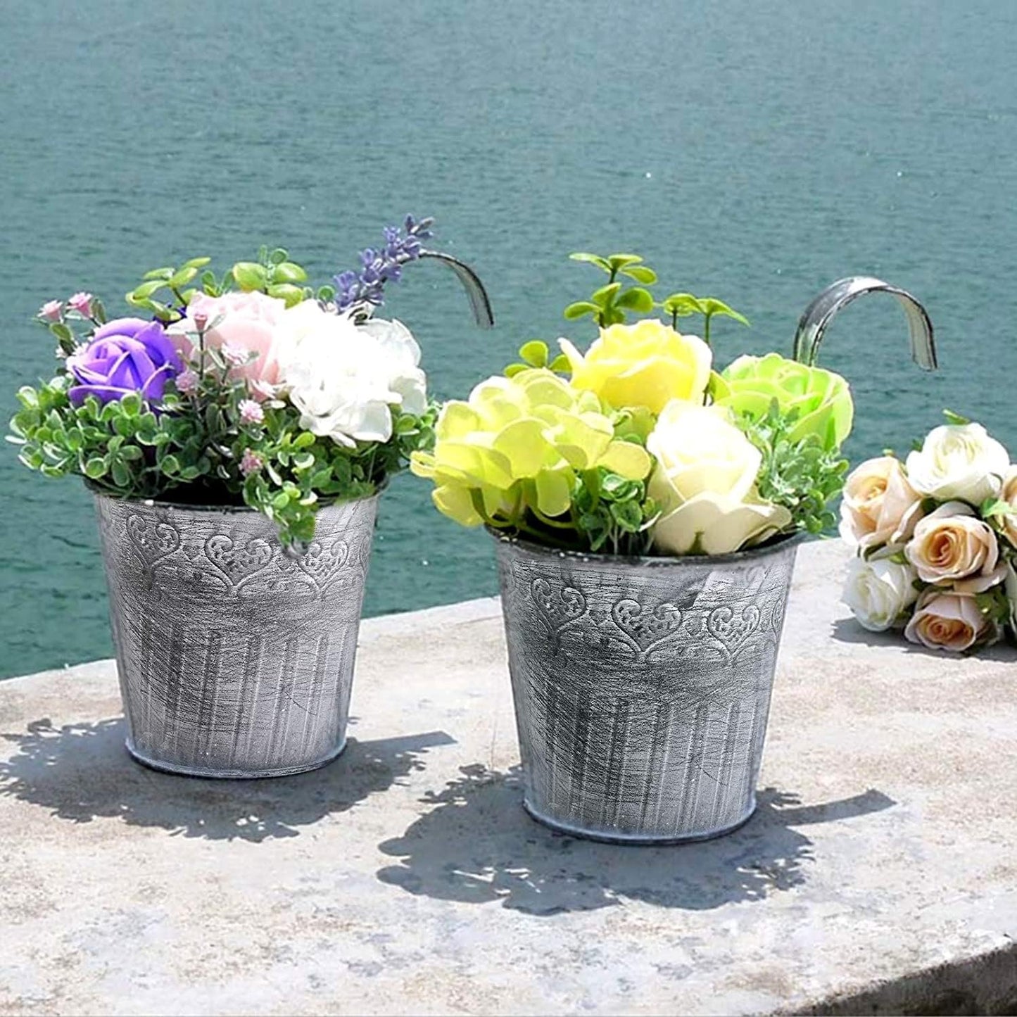 Hanging Metal Plant Pot in Vintage Design - Decorative Flower Pot for Indoor and Outdoor Use