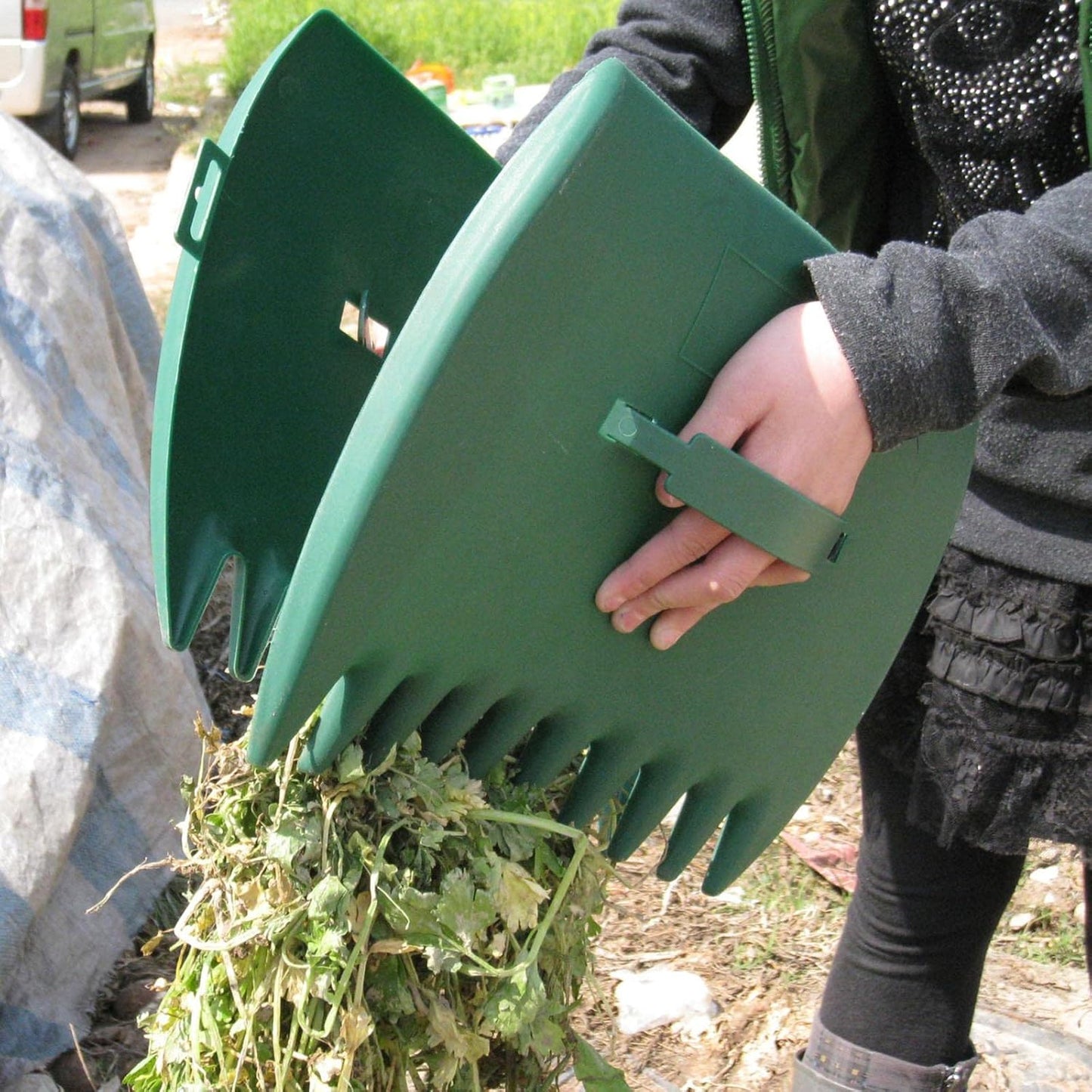 Practical Garden Waste Grabs - Ergonomic Grass and Leaf Disposal